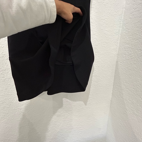 📚DROP⬇️ BCBGMAXAZRIA • Alyn Black
Fringe Trim Flounce Hem
Cocktail Dress • S - Picture 6 of 9